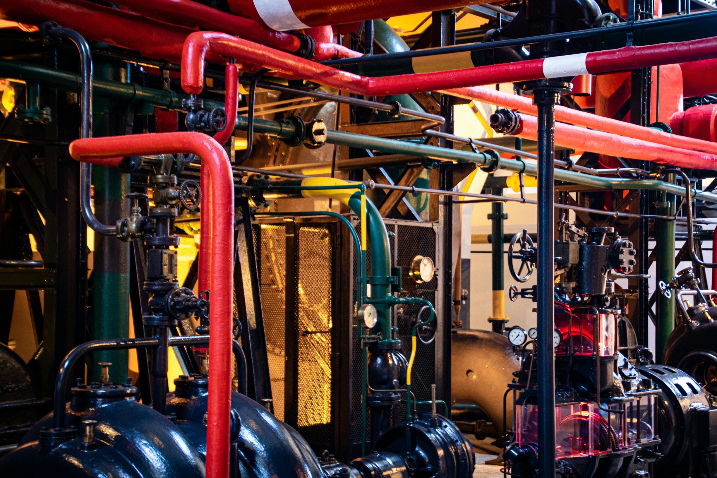 planta distribuidora de gas trabajando con eficiencia gracias a la modernización tecnológica